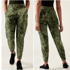 Athleta Brooklyn Jogger Pants Green Swirl - Size 2